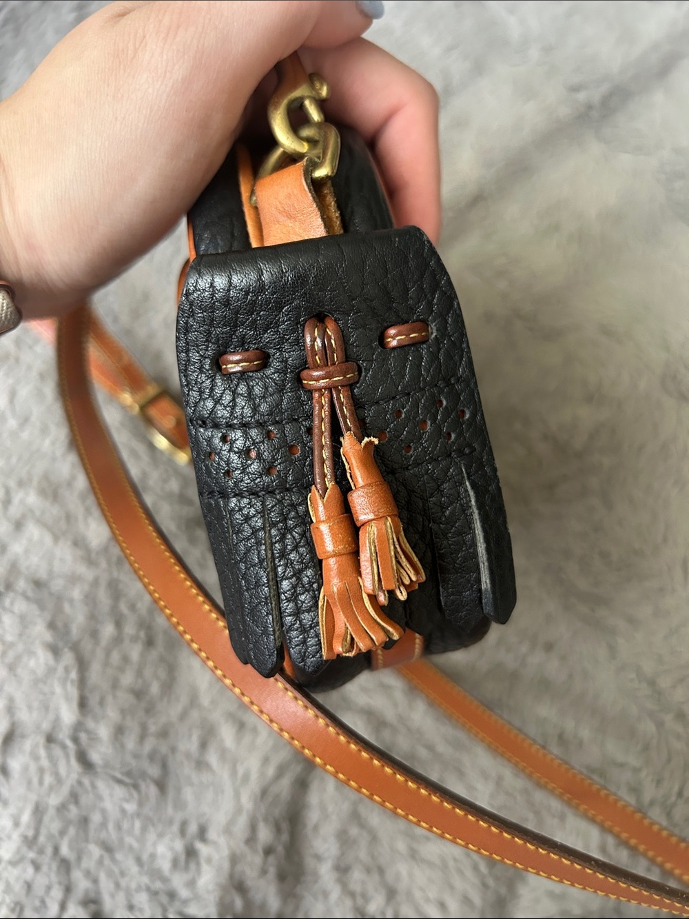Dooney & Bourke Vintage Leather Kilty Crossbody bag - Picture 3 of 8